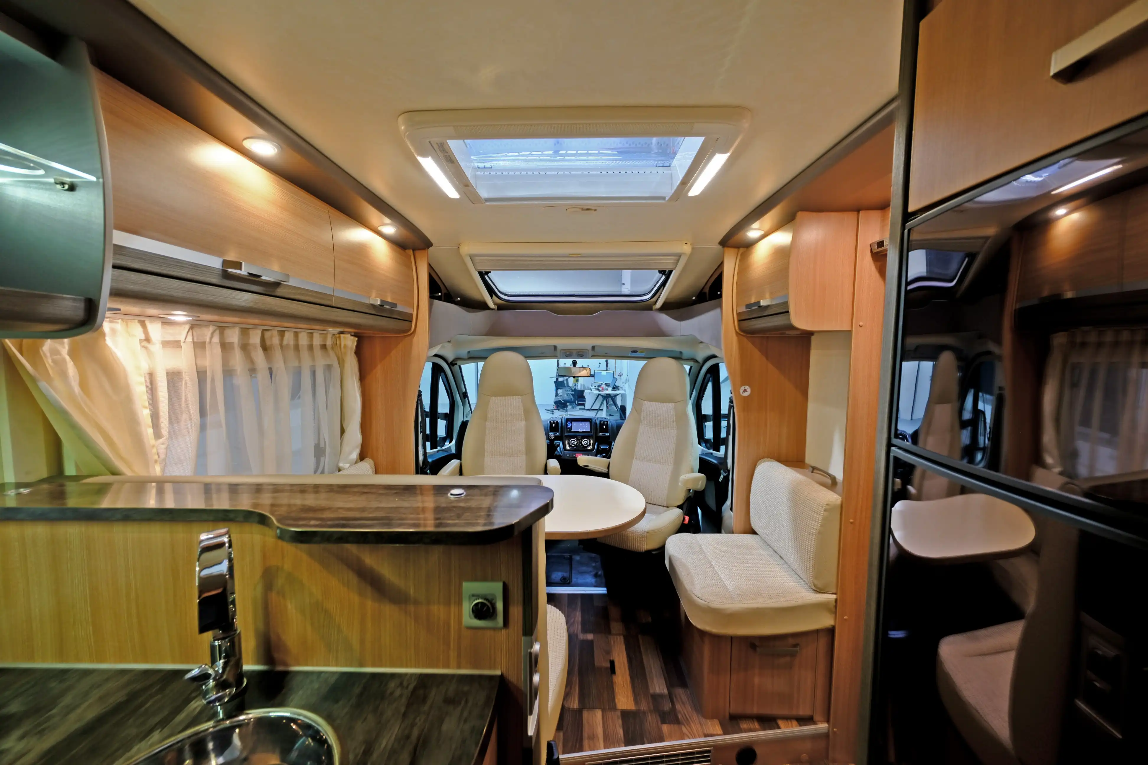 KNAUS Sky TI 700 MEG 
